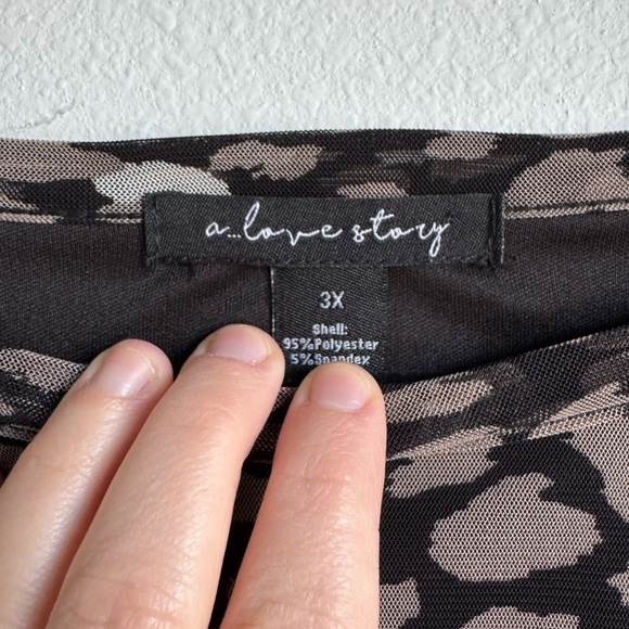 A Love Story Black and Champagne Patterned Blouse - Picture 3 of 3